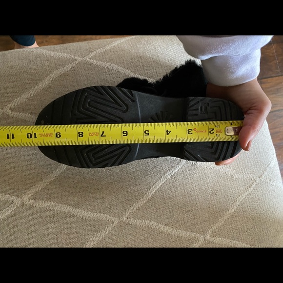 UGG Quincy Boots - Picture 6 of 6